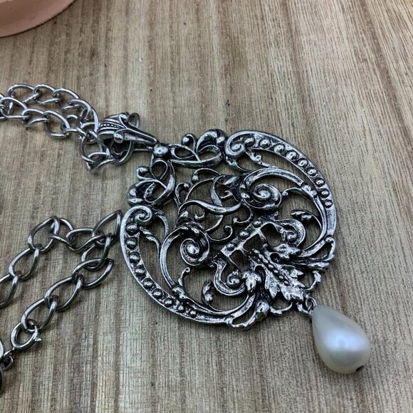 Avon Vintage Silver Tone Ornate Faux Pearl Pendant Necklace - Picture 1 of 6
